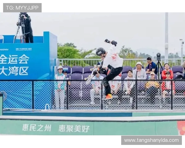 武汉滑板队在滑板耐力排行榜中荣获第五名展现出强劲实力与团队精神 武汉滑板队在滑板耐力排行榜中荣获第五名展现出强劲实力与团队精神