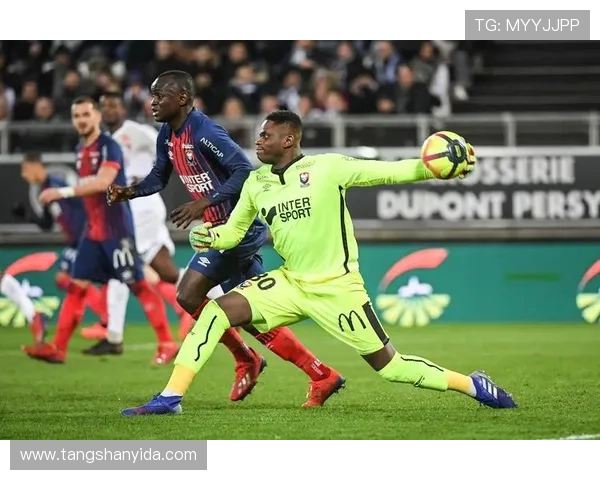 卡昂与孔卡诺的激烈对决揭示了足球战术的博弈与精彩瞬间