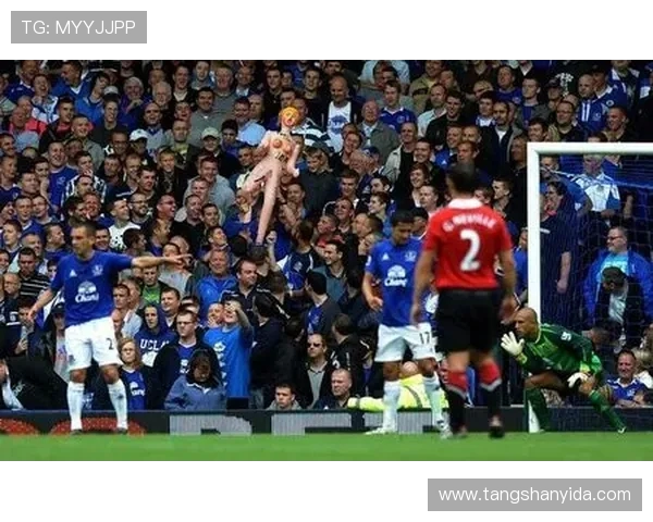 曼联与埃弗顿激战正酣最终比赛结果揭晓引发热议 曼联与埃弗顿激战正酣最终比赛结果揭晓引发热议