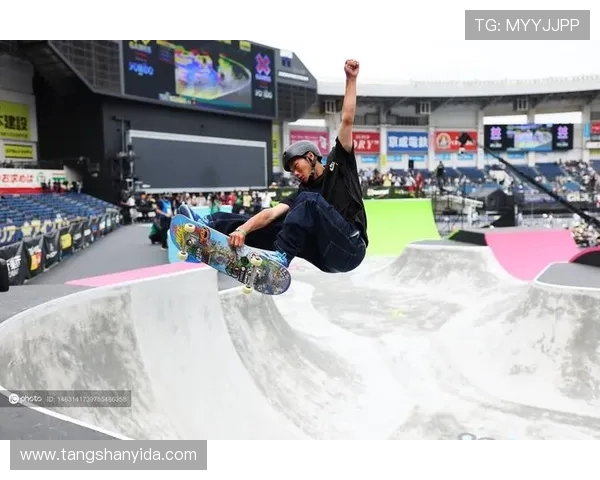 成都滑板队在极限运动联赛中以58分稳居积分榜首位