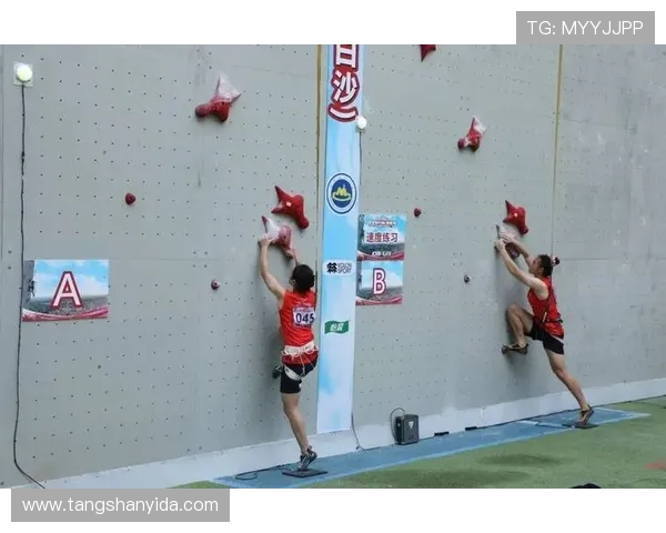 攀岩巨献：深入解析北京攀岩队默契配合与训练秘诀